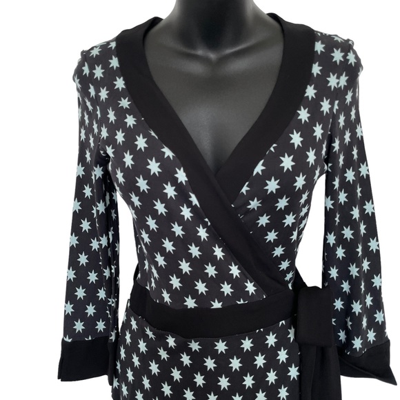 Diane Von Furstenberg Rare “Taurus" Banded Wrap Dress in Black/Pale Blue Size 6 - Picture 13 of 14